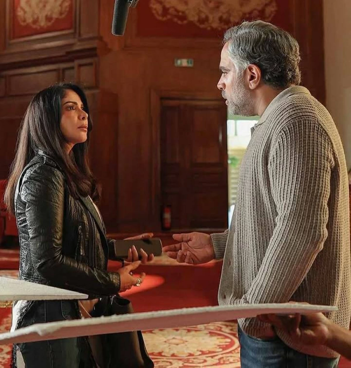 «طالع نازل» يعيد منى زكي إلى الدراما بعد غياب ثلاث سنوات