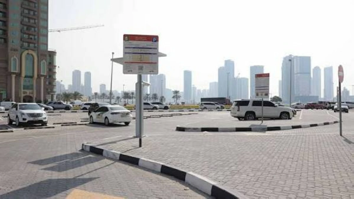 الشارقة.. مواقف إضافية في الخان والممزر لمئات المركبات