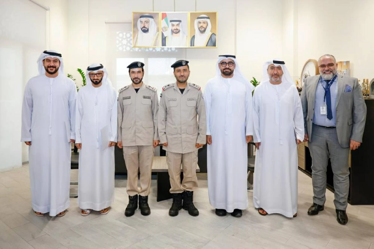 شرطة الشارقة تكرّم عدداً من أفراد المجتمع والشركاء تقديراً لمقترحاتهم ...