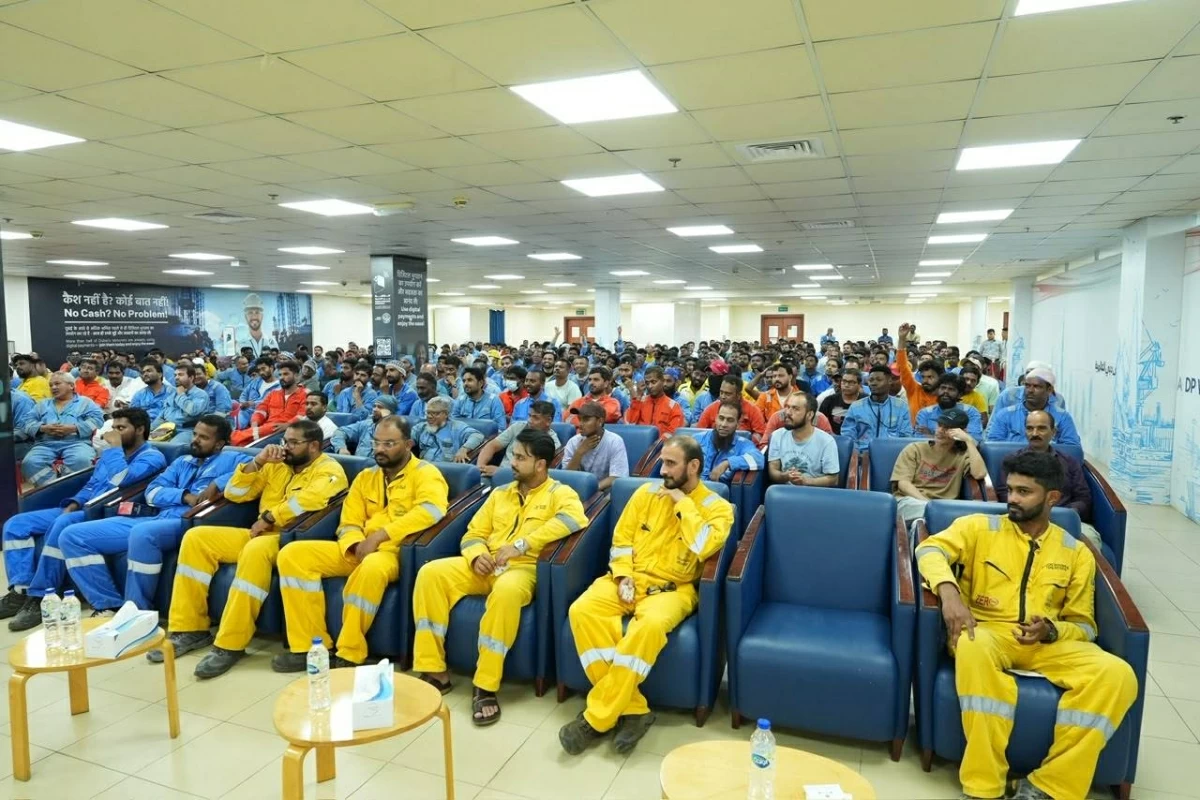 «إقامة دبي» تنفذ 8350 فحصاً صحياً ميدانياً للعمال