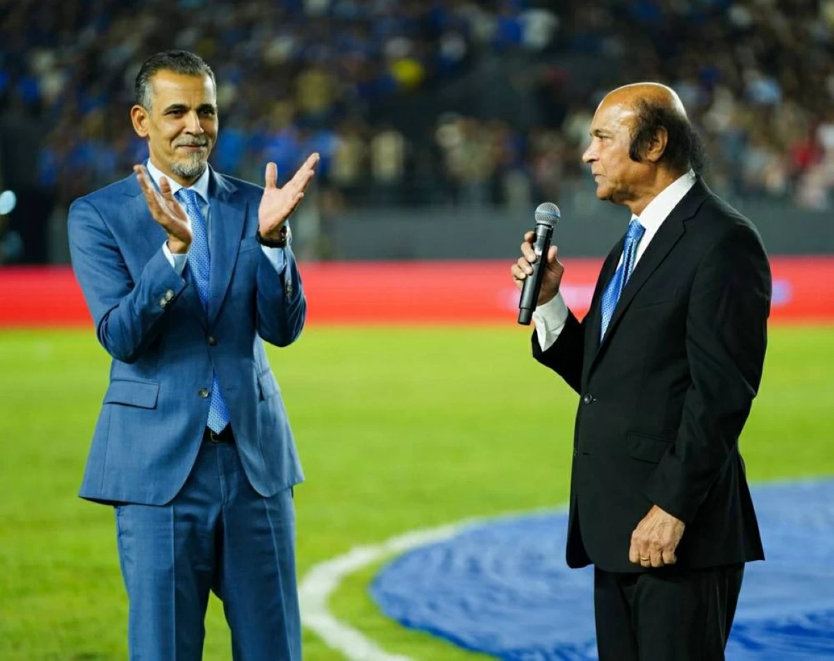فلاح حسن ويونس محمود خلال إعلان انطلاق مباريات الدوري العراقي