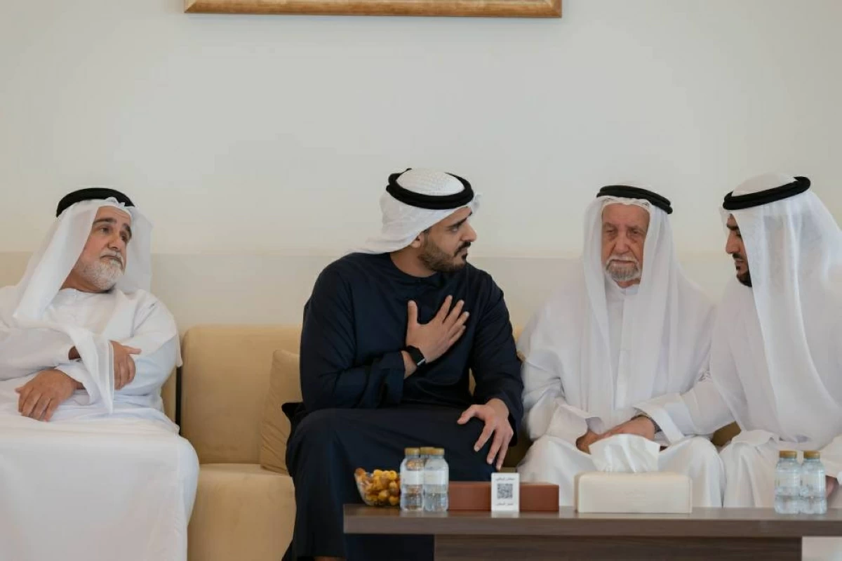 زايد بن محمد يعزي في وفاة والدة الشهيد خليل المرزوقي