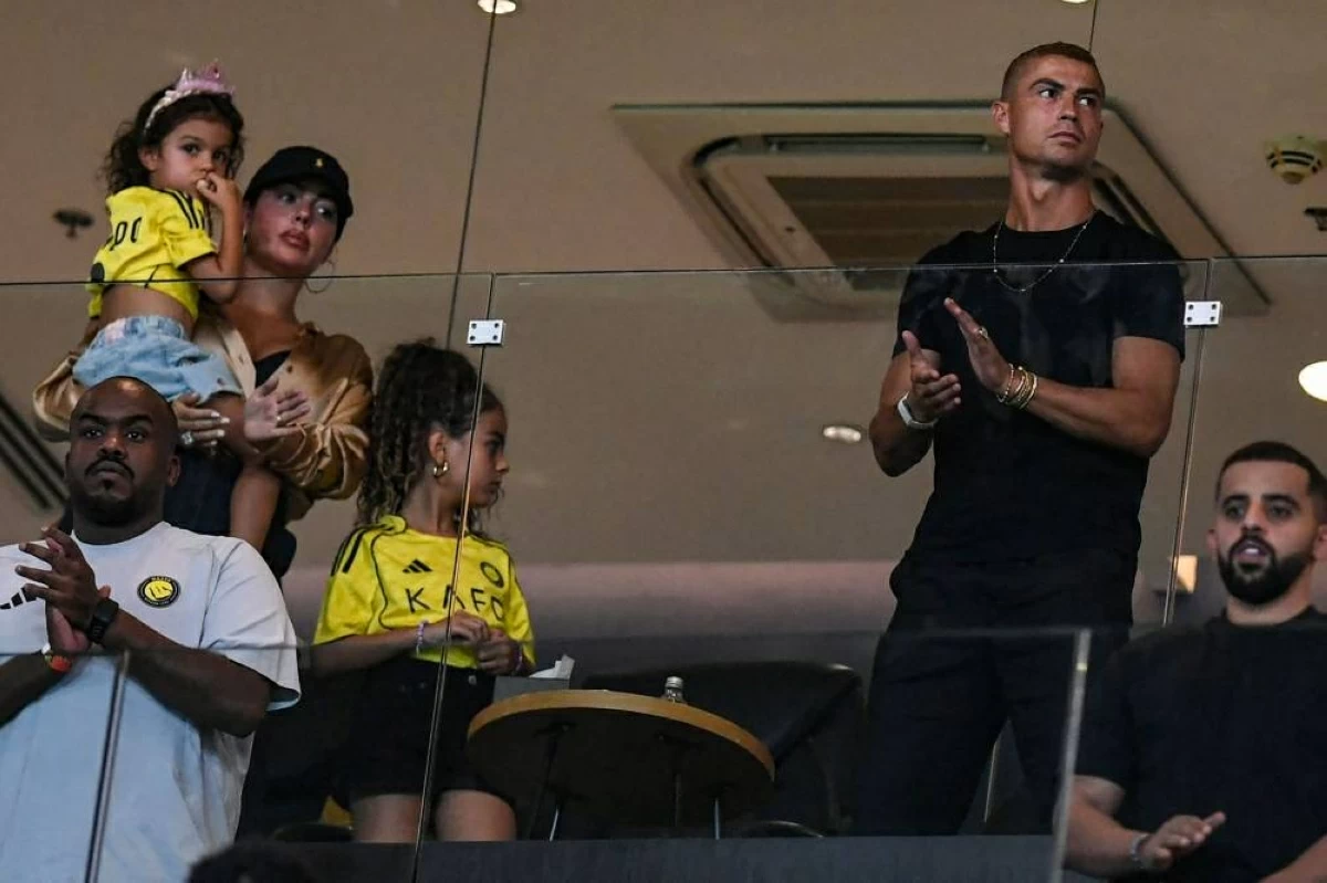 جورجينا مع رونالدو في أول ظهور بمباراة النصر