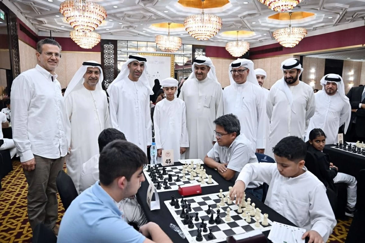 ثاني الزيودي وسعود المعلا ويونس الخوري خلال افتتاح المهرجان