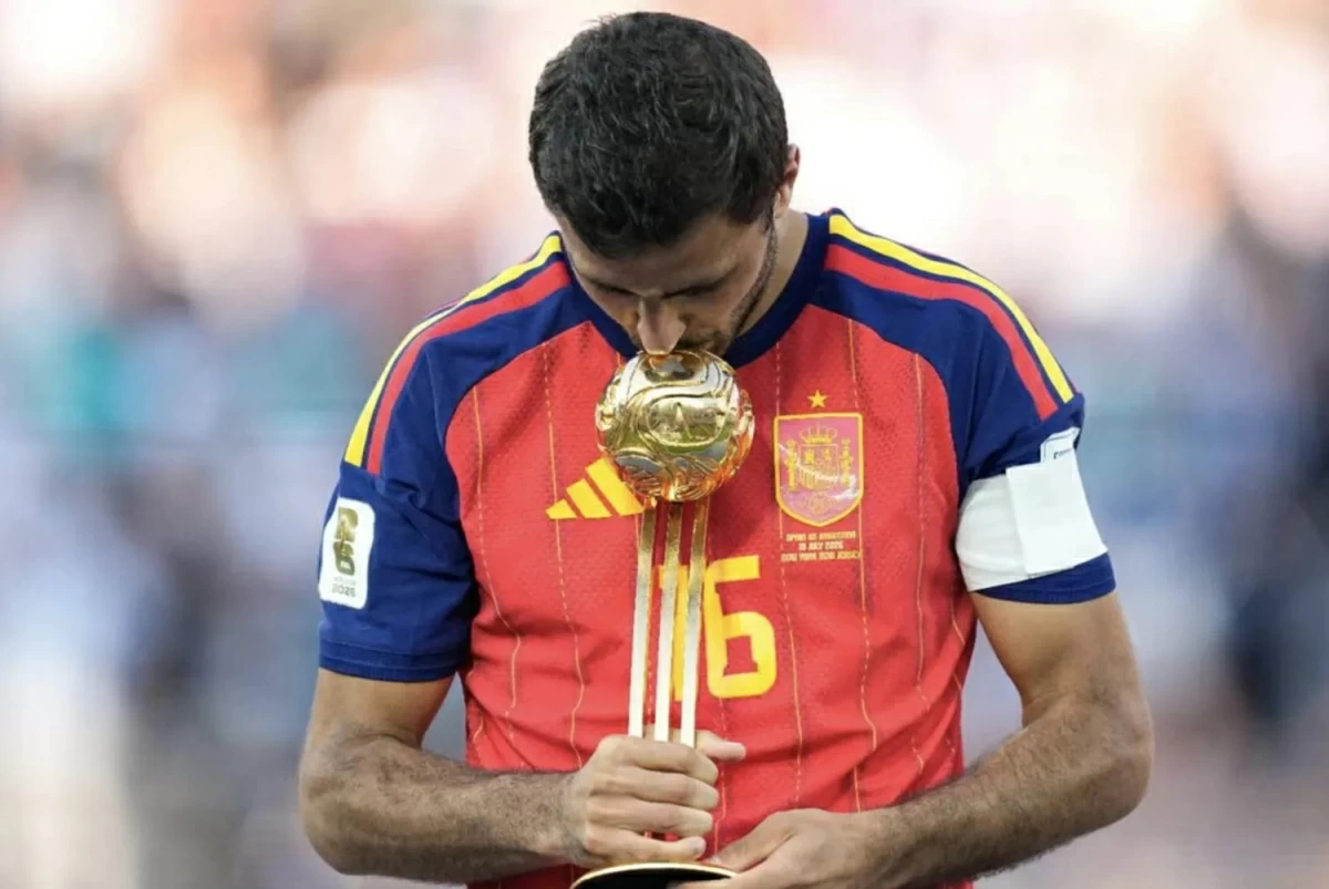 رودري يصل إلى برشلونة تمهيداً لتحقيق «حلم» اللعب مع النادي الكاتالوني