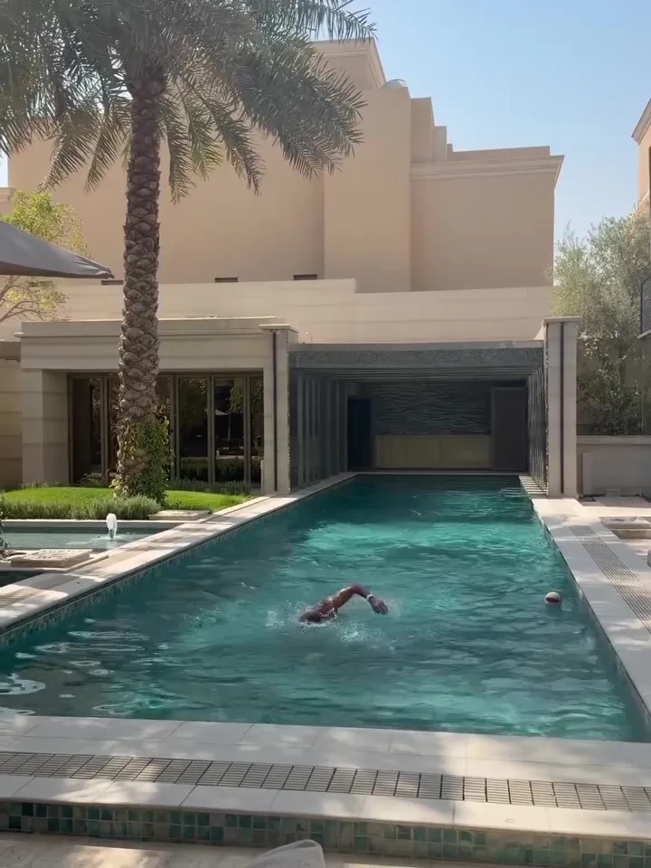 رونالدو في تمرين سباحة