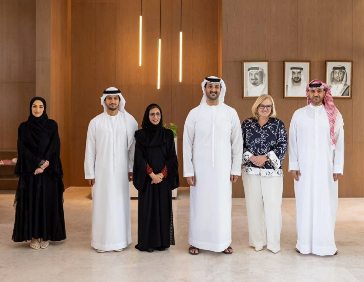 «الإمارات للسياحة» يبحث فرص الترويج والتعريف بالوجهات الداخلية