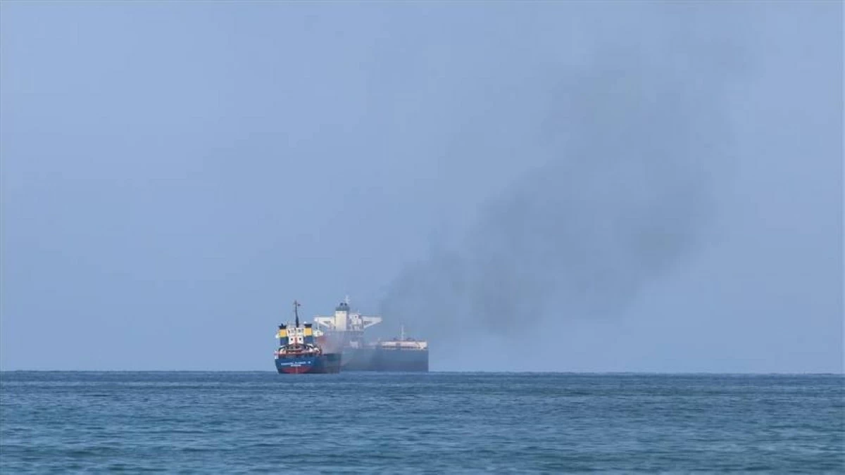 مقذوفات تستهدف سفينة شحن قبالة اليمن