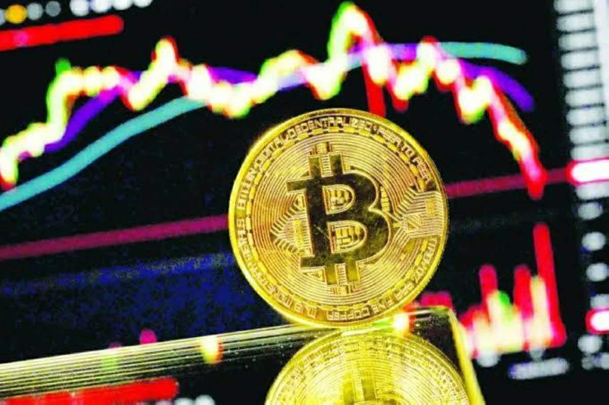 البيتكوين تتجاوز 66700 دولار