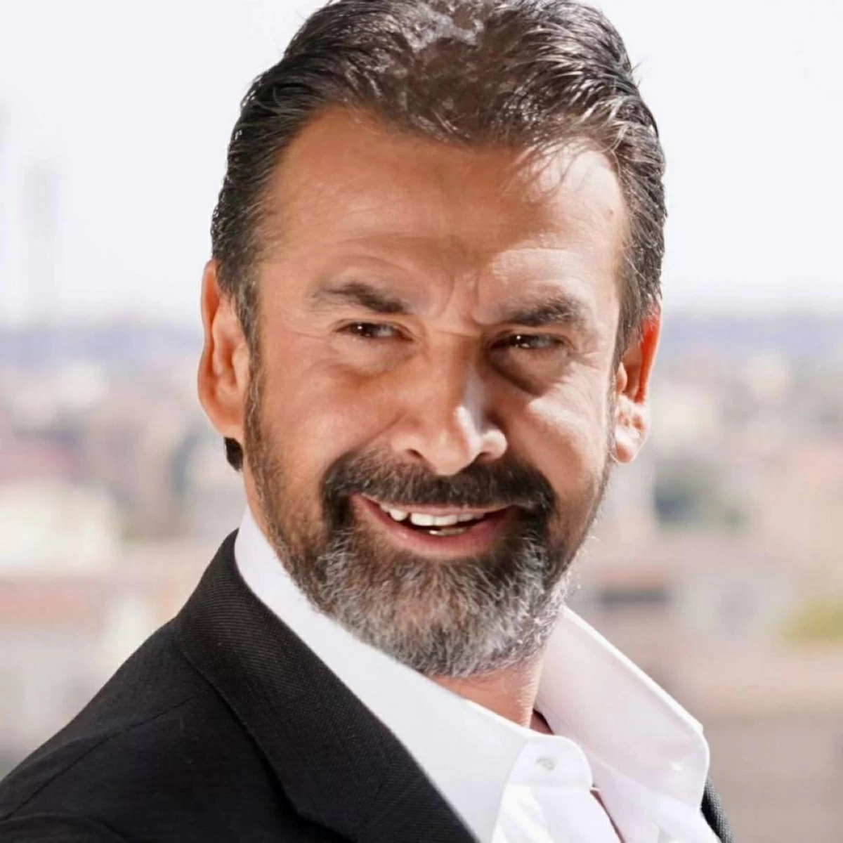 منى زكي وكريم عبد العزيز.. عودة ثنائي إلى السينما طال انتظارها