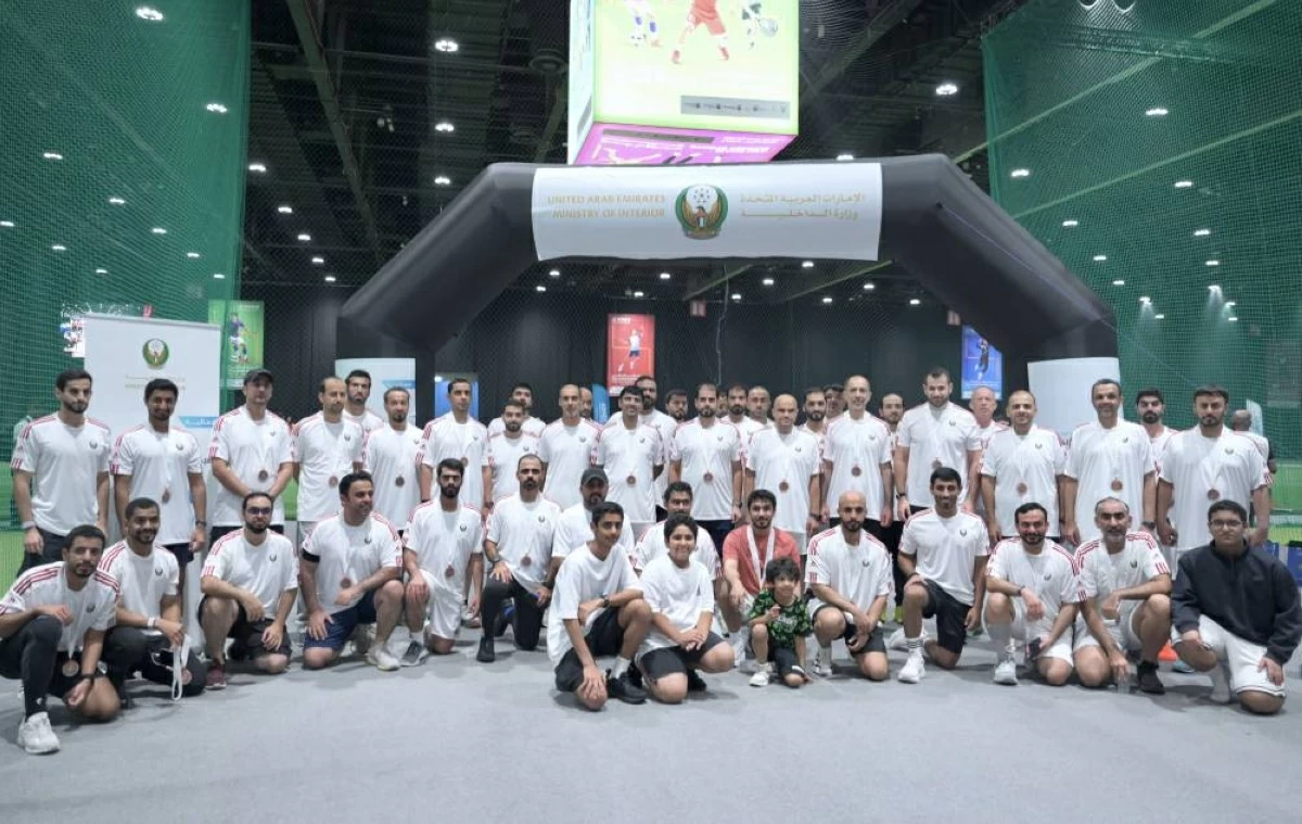 لقطة جماعية للمشاركين في اليوم الرياضي