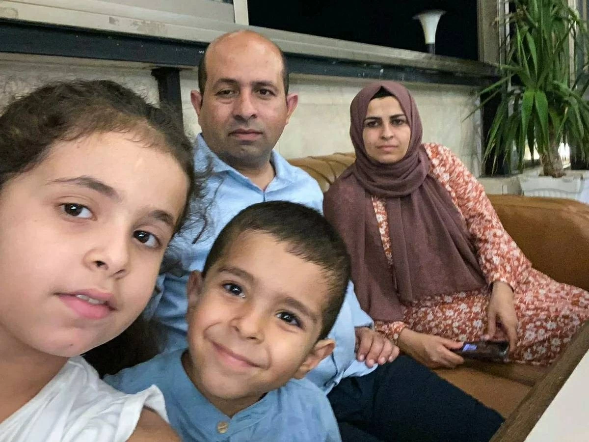 «الموت يلاحق الناجية الوحيدة».. رحيل سجى يطوي صفحة عائلة فلسطينية بريطانية