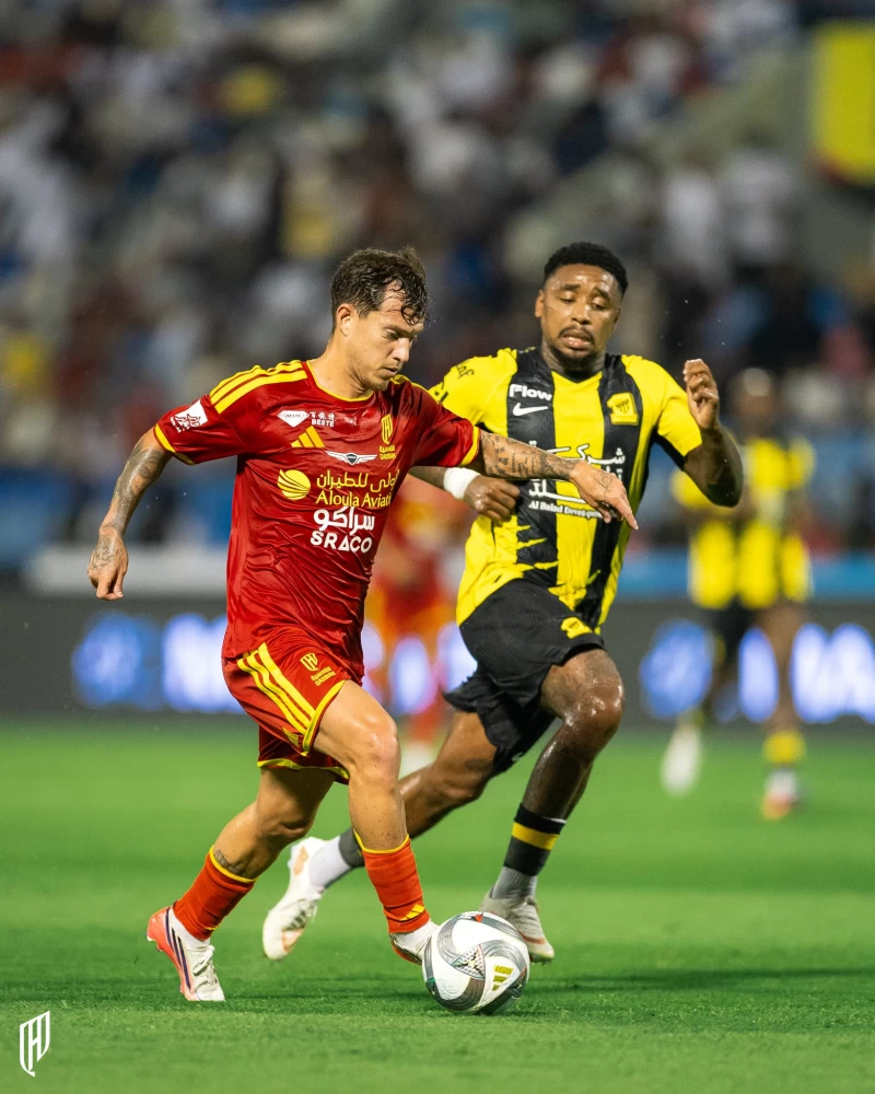 من مباراة القادسية والاتحاد