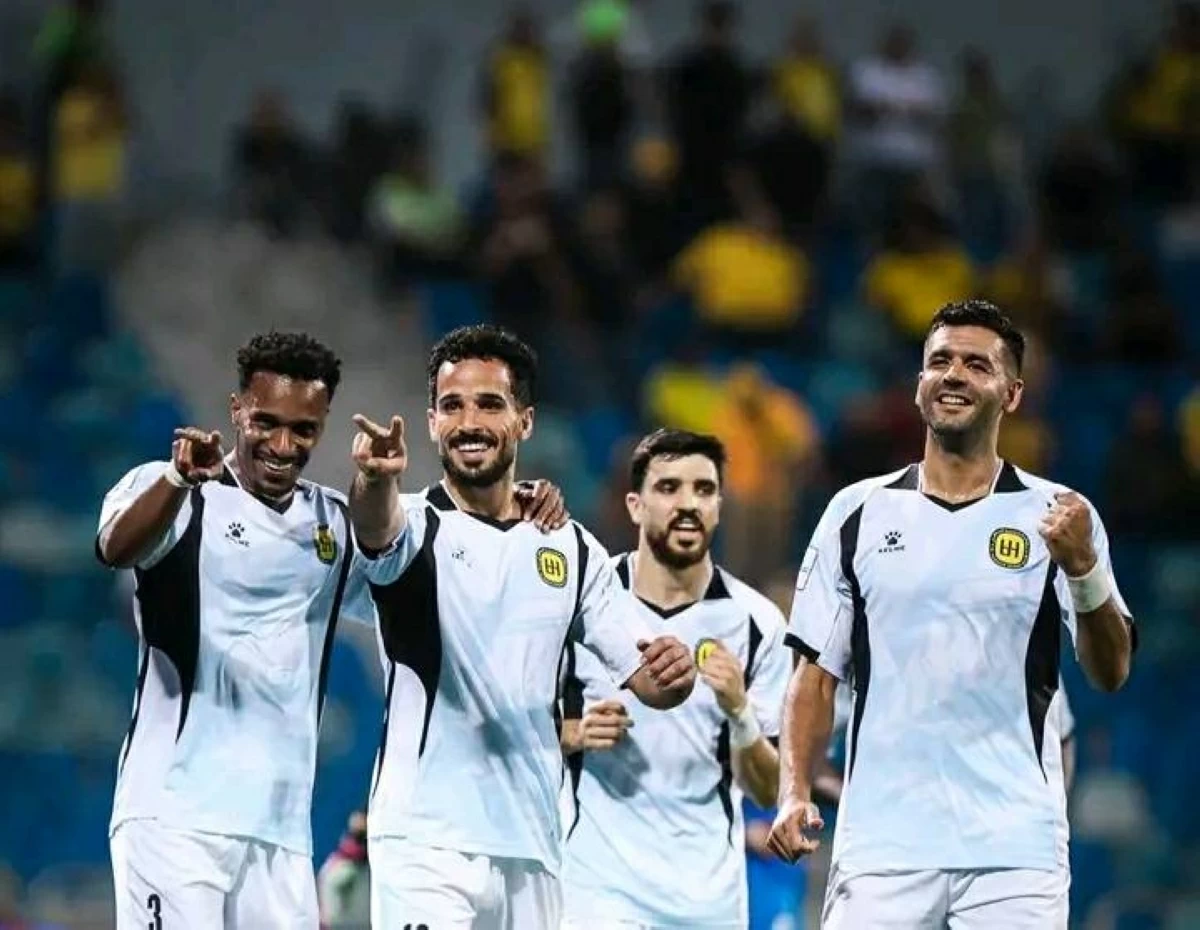 احتفال لاعبي الحسين إربد بالفوز
