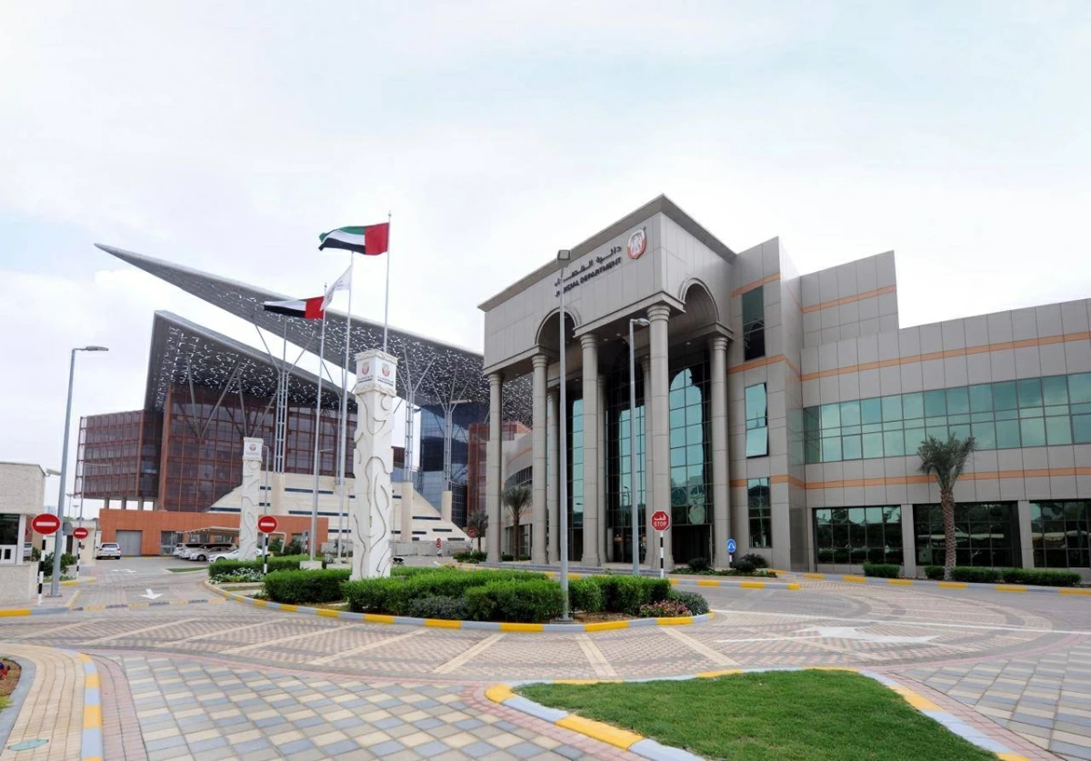 عاجل | «قضاء أبوظبي» تنجز 447 ألف طلب إلكتروني خلال النصف الأول من 2026 #صحيفة_الخليج 