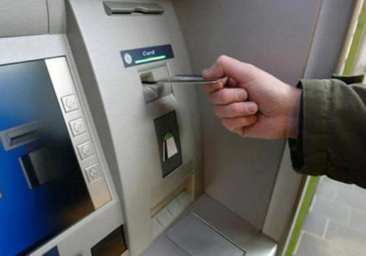 عاجل| ماكينة ATM تصرف أموالاً مضاعفة في مصر للعملاء.. ماذا حدث؟ 