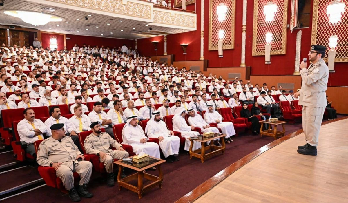 شرطة الشارقة تُعزّز سلامة الطلبة في الحافلات المدرسية بمحاضرات توعويّة