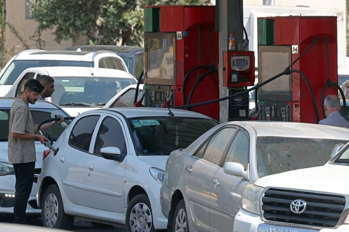 بعد إعلان العقوبات الأمريكية.. طوابير أمام محطات الوقود في إيران
