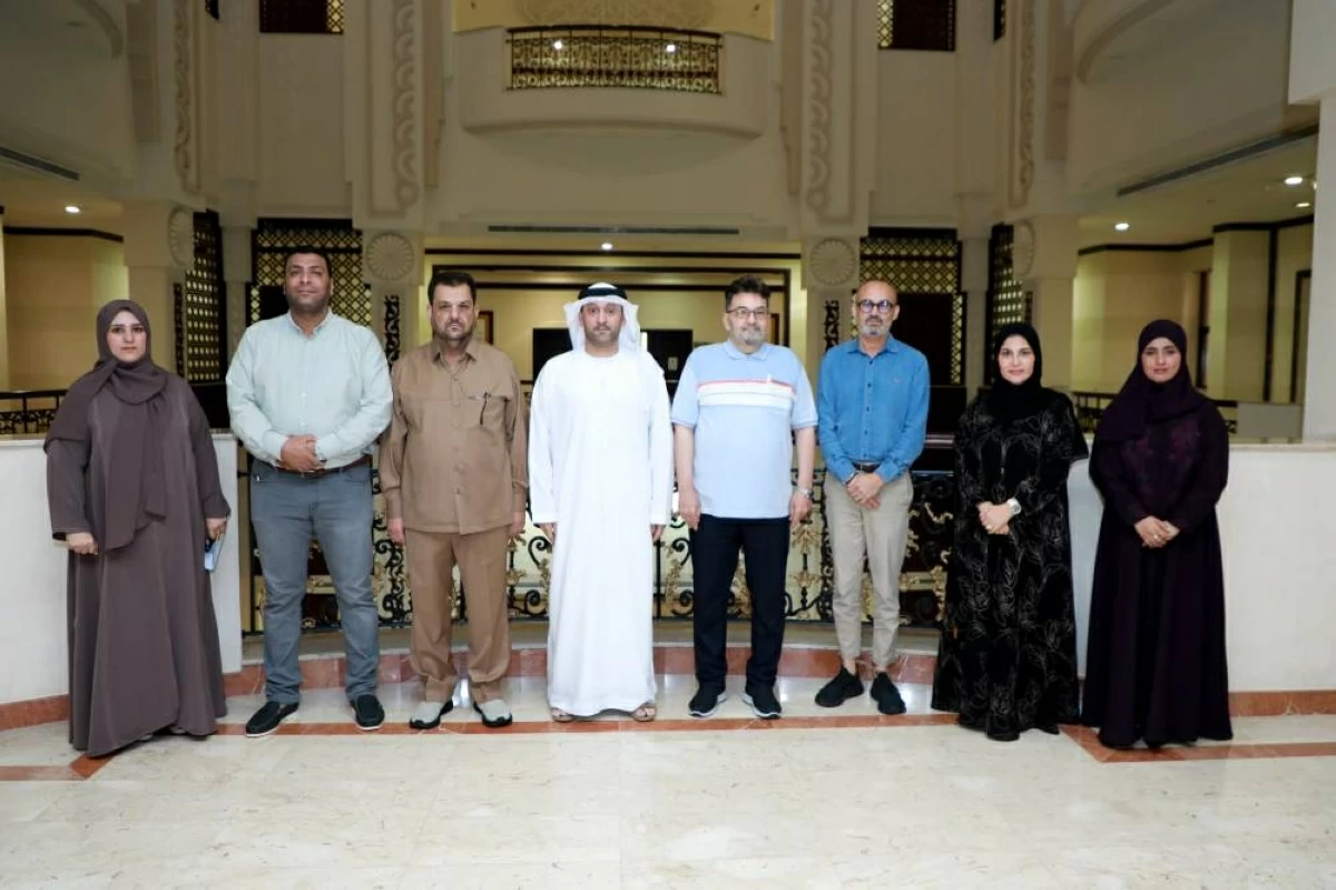 محمد القصير وأعضاء لجنة فرز أعمال الملتقى 