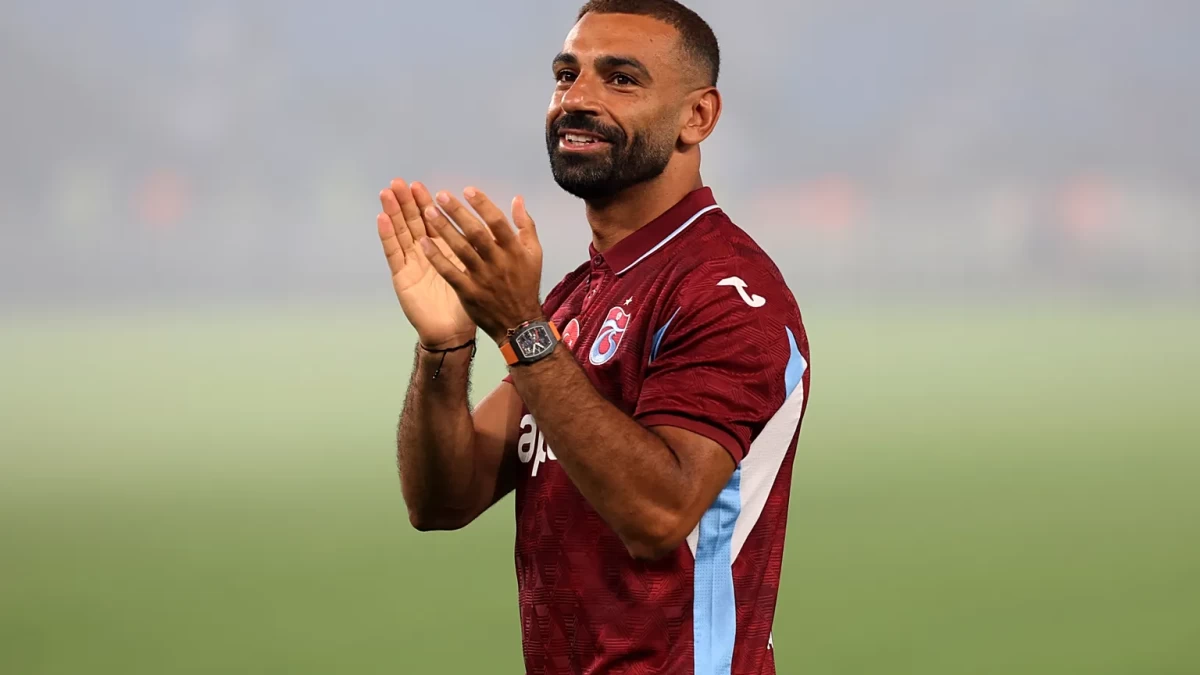 استقبال جماهيري حافل لمحمد صلاح في المجر (فيديو)