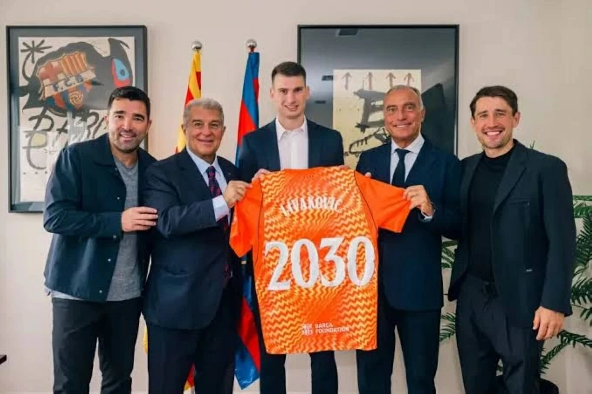 برشلونة يتعاقد مع الحارس الكرواتي ليفاكوفيتش حتى 2030