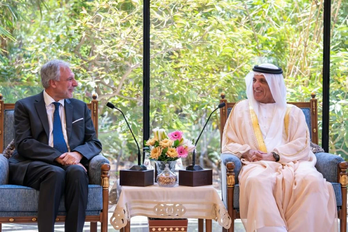 سعود بن صقر وقنصل هولندا يناقشان إدارة الموارد المائية