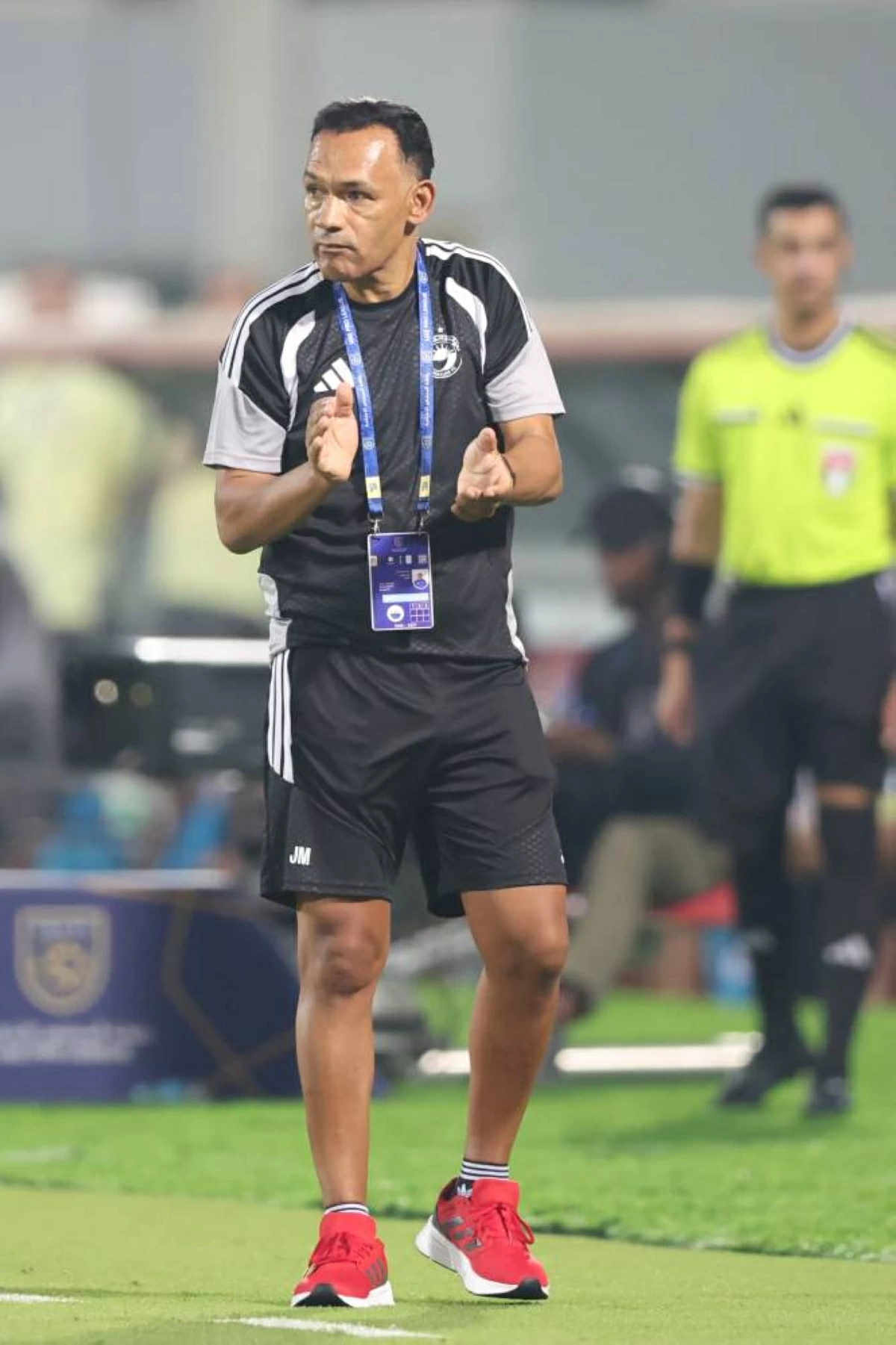 مورايس مدرب الشارقة
 (تصوير: محمد شعلان)