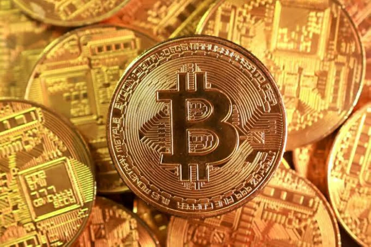العملات الرقمية تتراجع بعد تصريحات وارش عن التضخم