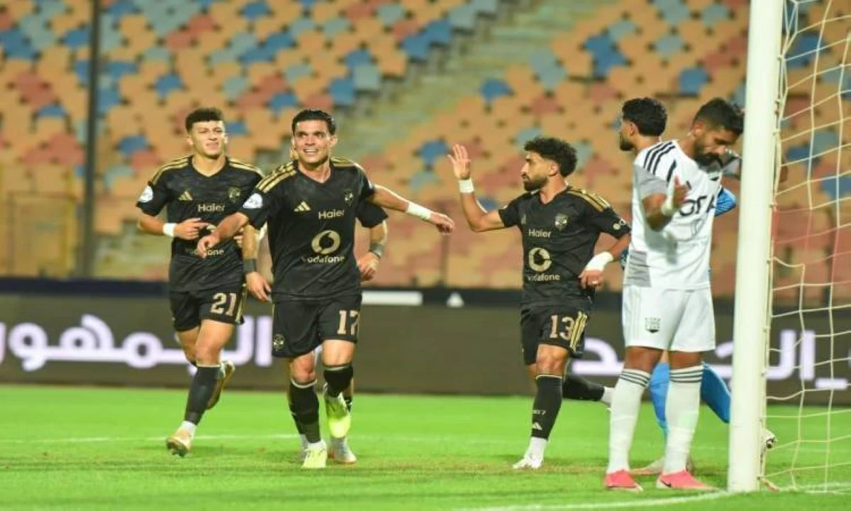 الدوري المصري.. الأهلي يتخطى زد بثنائية بن شرقي وطاهر
