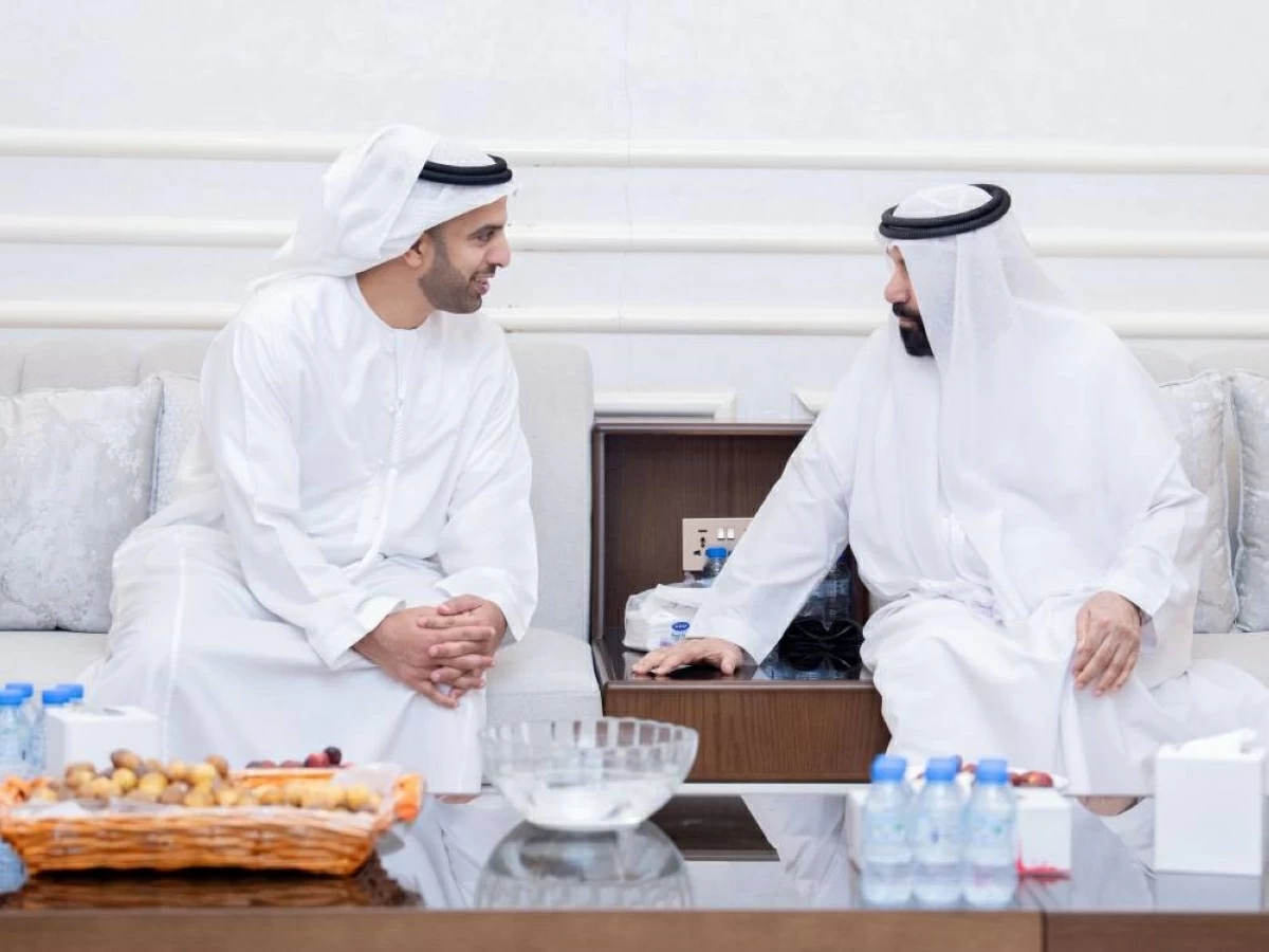 محمد بن سعود يعزّي في وفاة شيخة هلال الخاطري