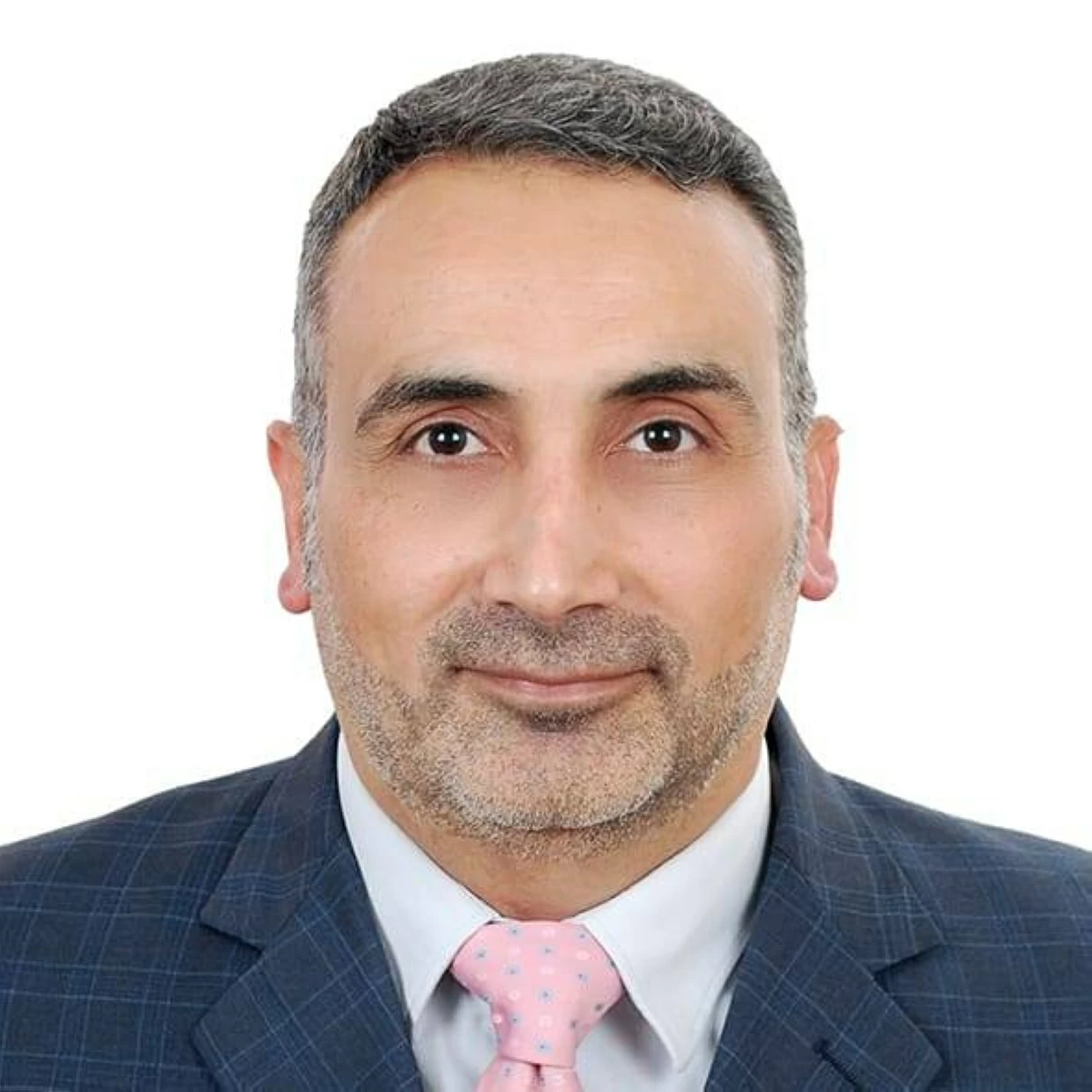 حاتم درويش مدير مدرسة خاصة
