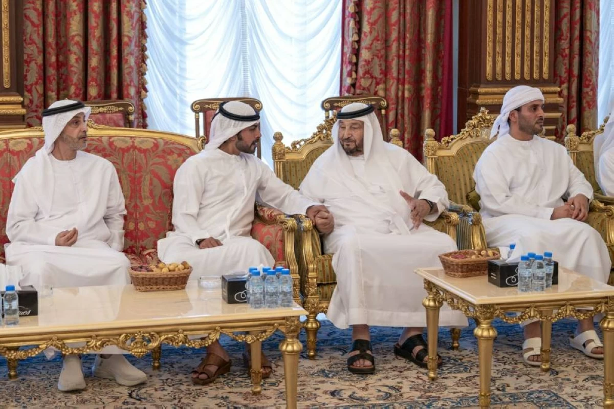 حمدان بن زايد يُعزي في وفاة حرم محمد بن بطي