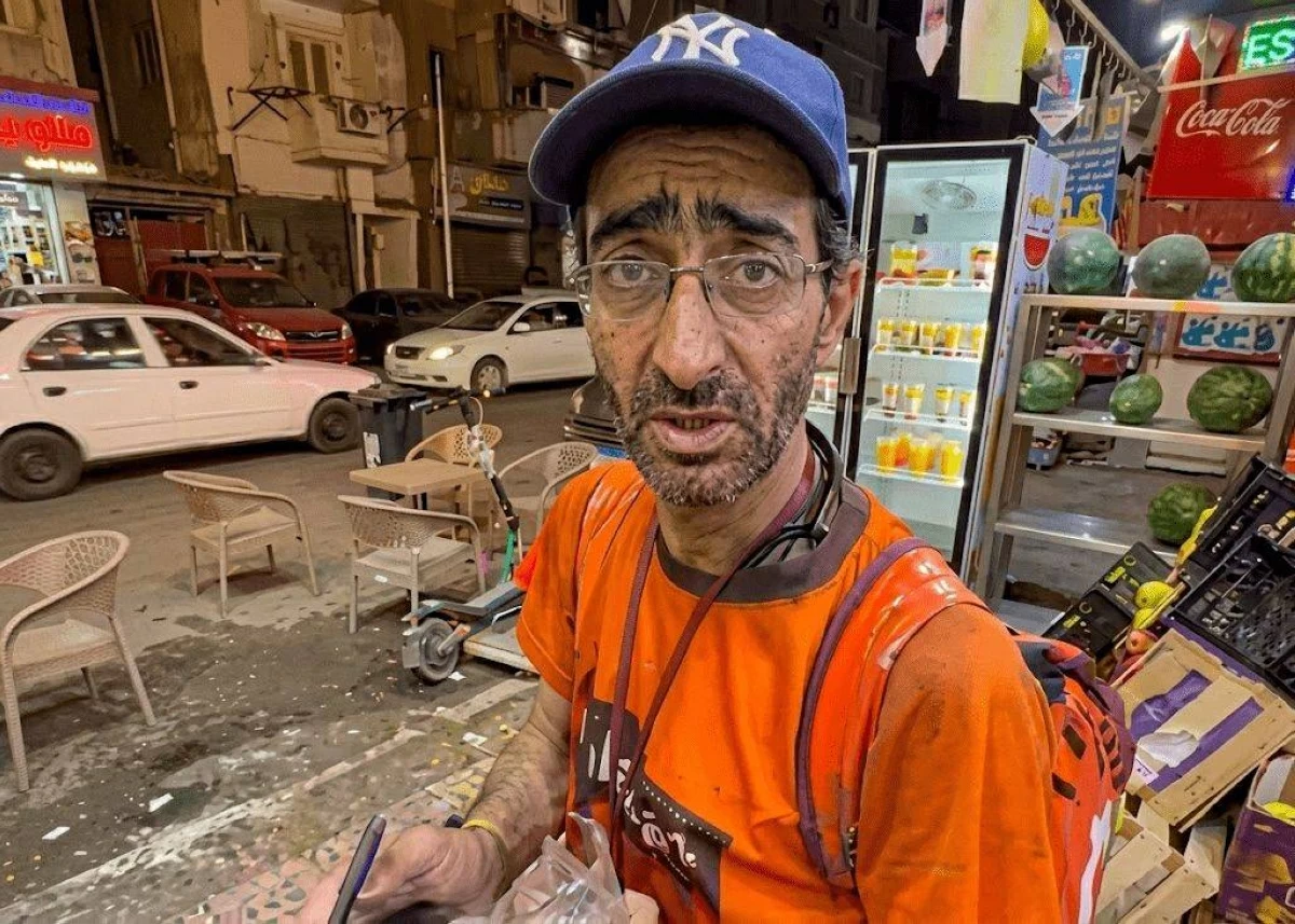 «دليفري» بسماعة طبية وماجستير.. قصة صيدلي مصري أشعلت منصات التواصل #صحيفة_الخليج 
