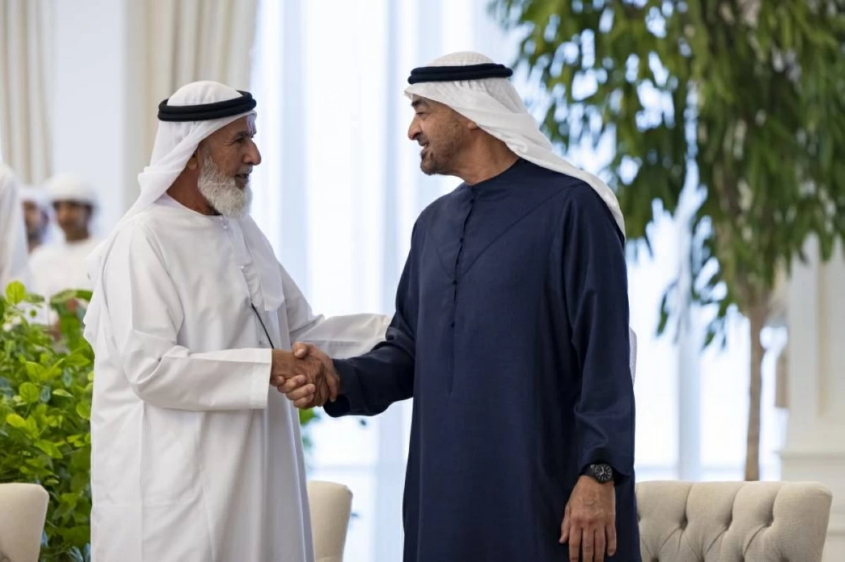 محمد بن زايد يستقبل جموع المواطنين