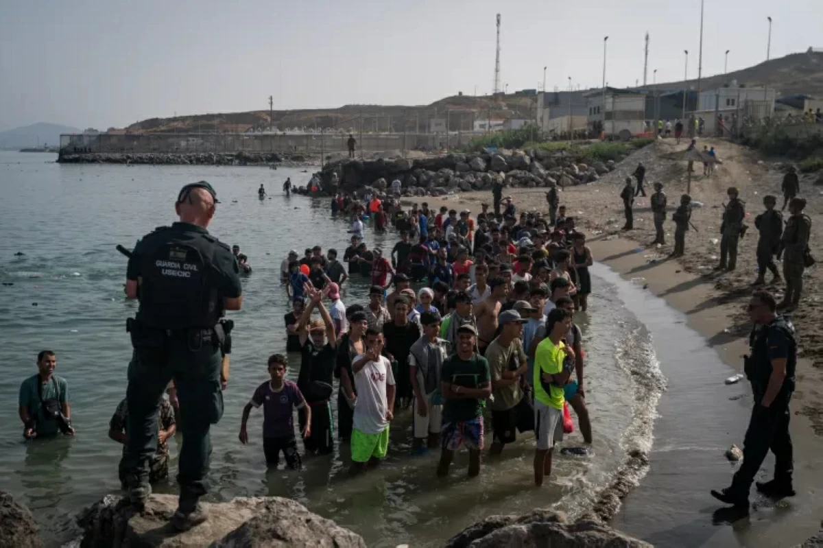 إسبانيا تنفي وجود تقرير للشرطة يتهم المغرب بتدبير أزمة المهاجرين في سبتة