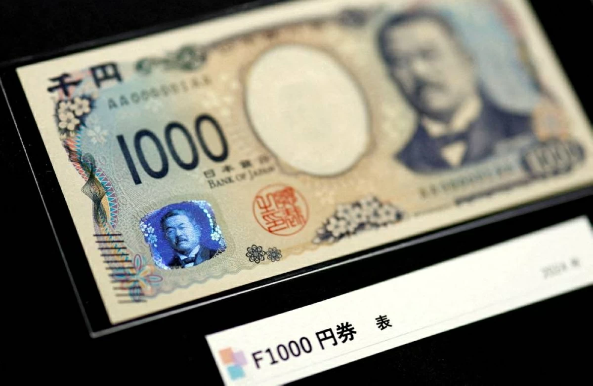 الين الياباني يحافظ على مكاسبه بعد قفزة 0.9% إلى 158.88