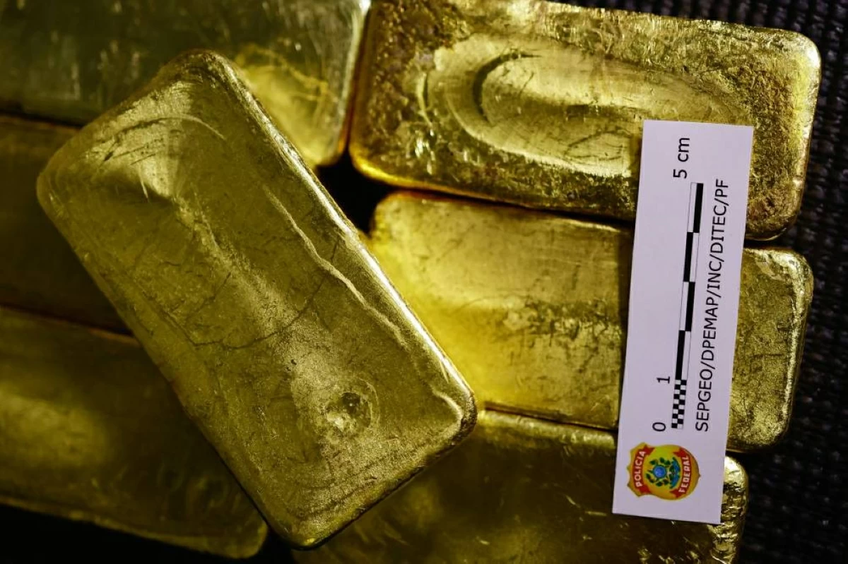 الذهب يتماسك والأنظار تتجه لتقرير الوظائف الأمريكية
