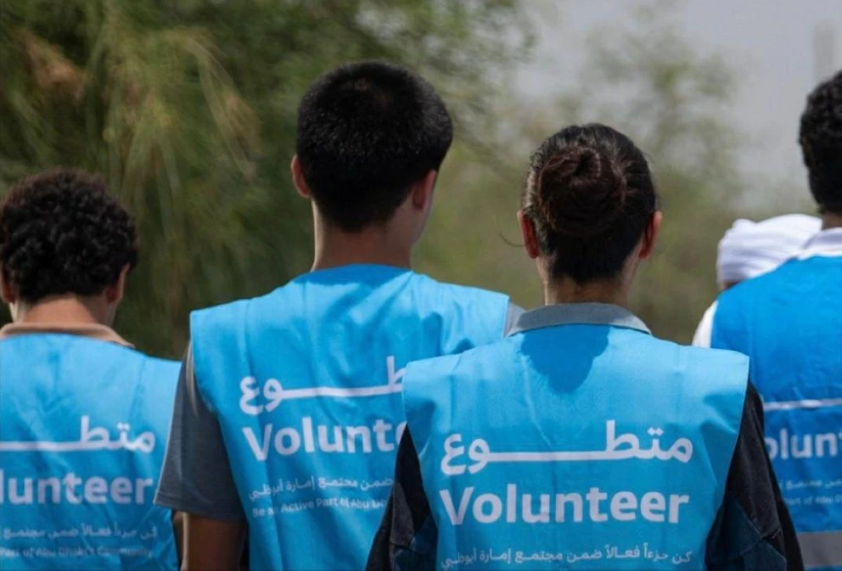 أبوظبي تنظم العمل التطوعي بترخيصين وبدون رسوم رسمية