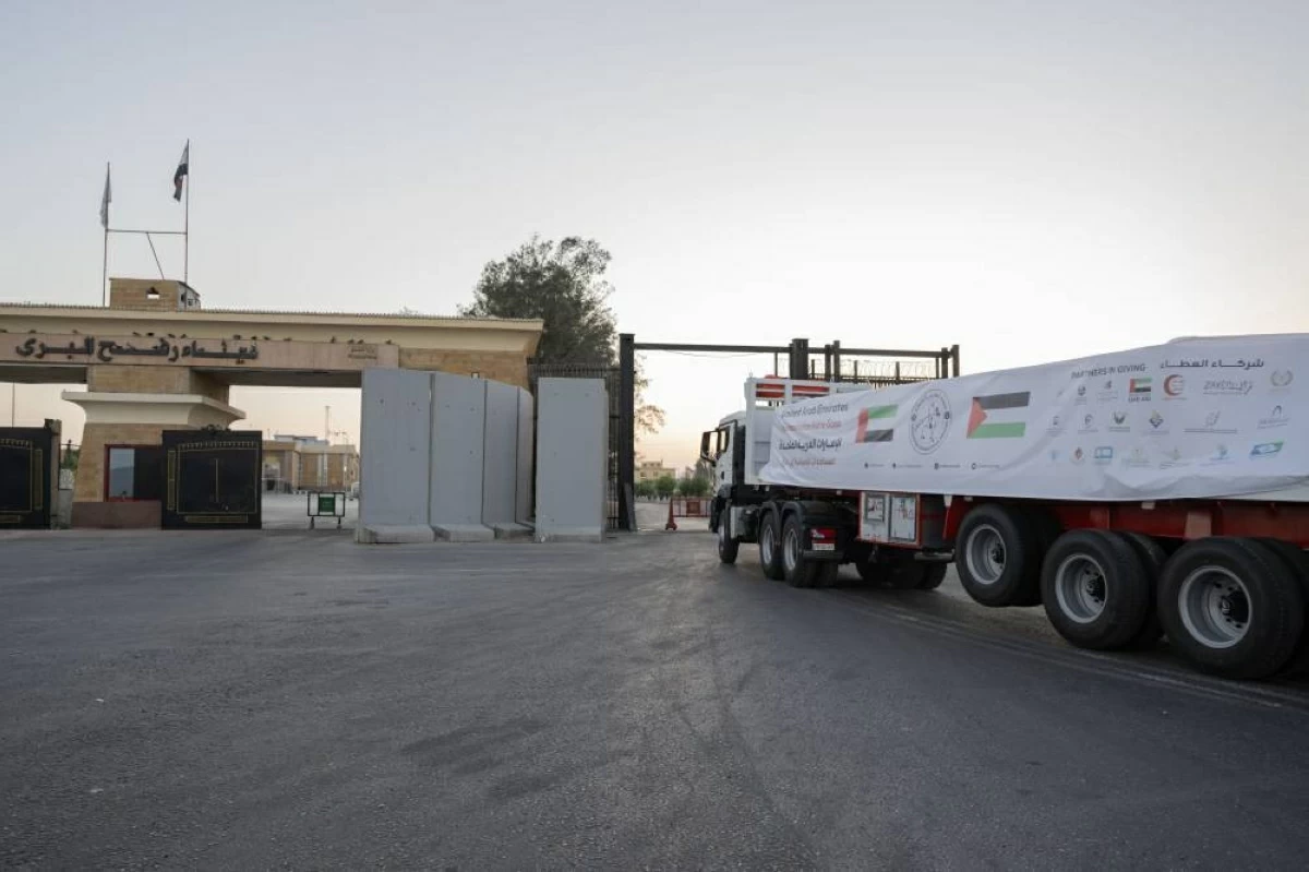 دخول 5 قوافل إماراتية تحمل 533 طناً من المساعدات إلى غزة