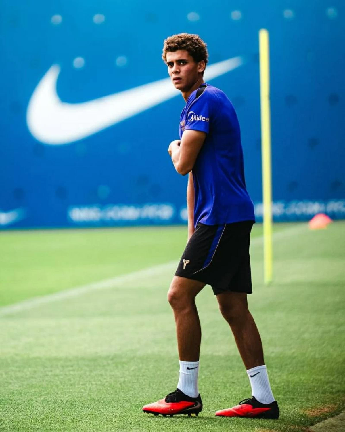بالقميص رقم 19.. ماذا يعني قيد برشلونة لحمزة عبد الكريم في الفريق الرديف؟