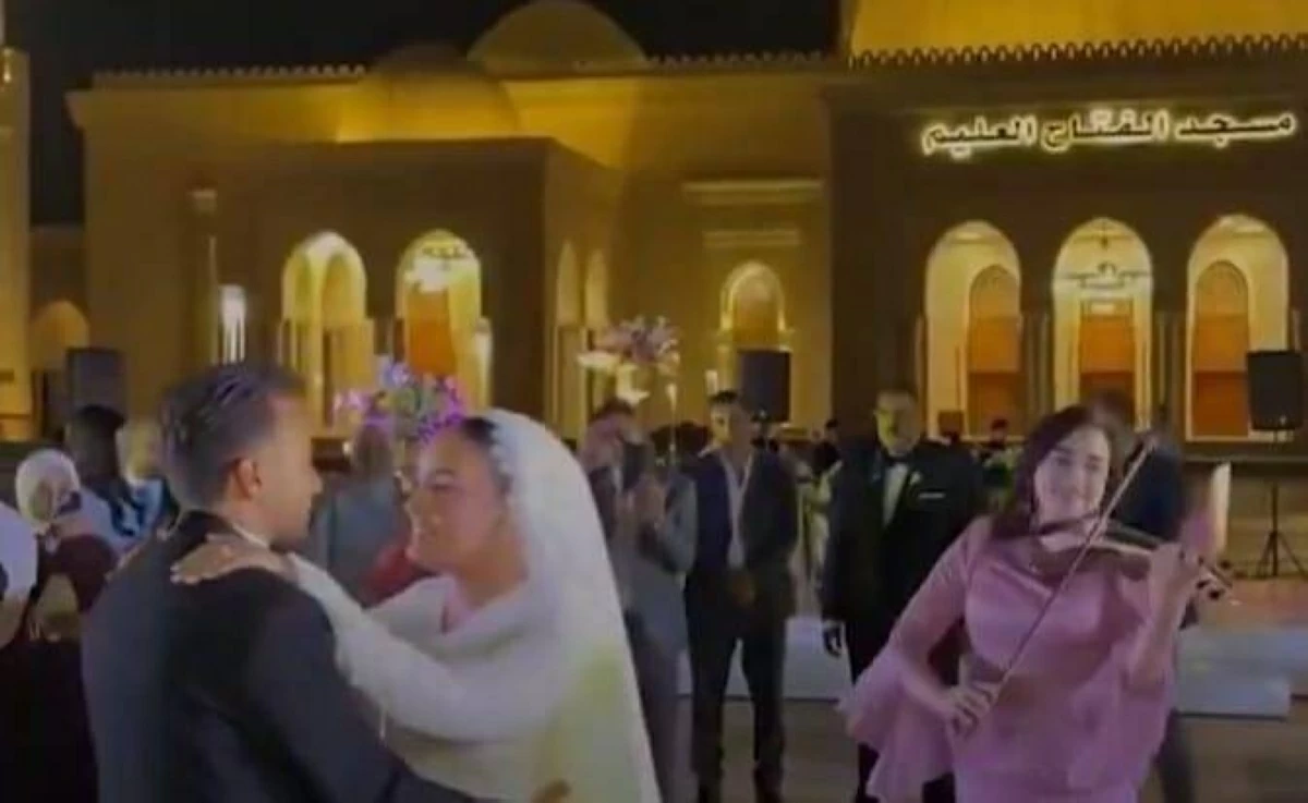 ماذا حدث في ساحة مسجد الفتاح العليم؟.. حفل زفاف مصري يثير عاصفة من الردود (فيديو)
