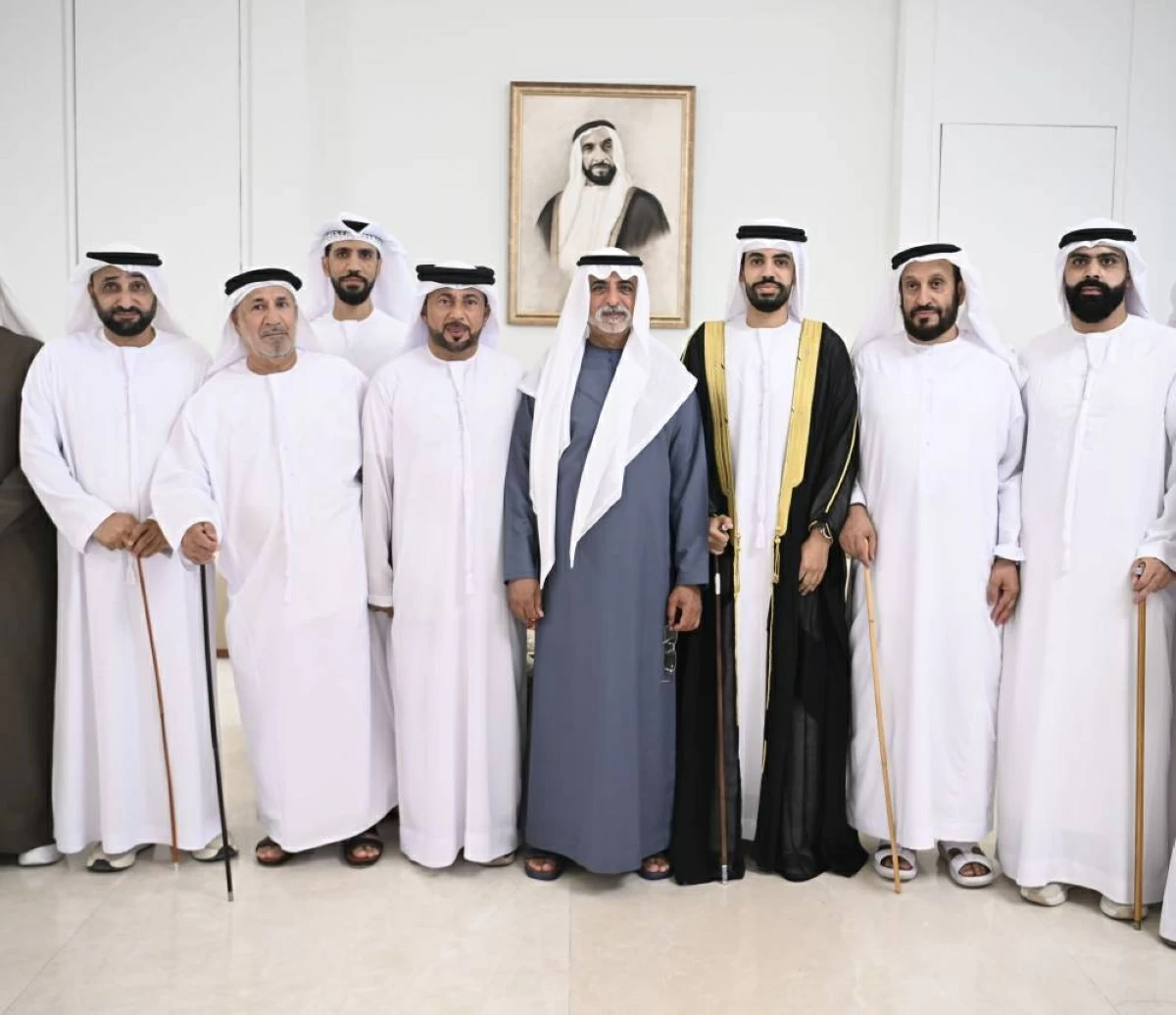 نهيان بن مبارك يحضر أفراح الريسي والشحّي بالعين