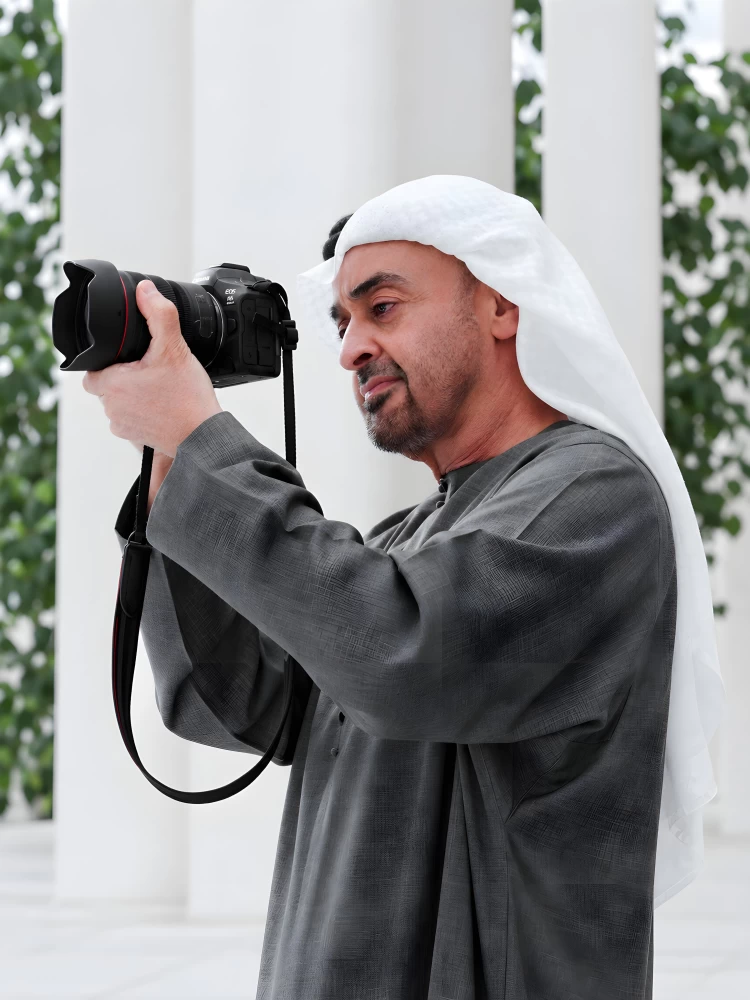 «حبيت أصور بنفسي».. محمد بن زايد يكرم نجوم منتخب الإمارات في مونديال 90