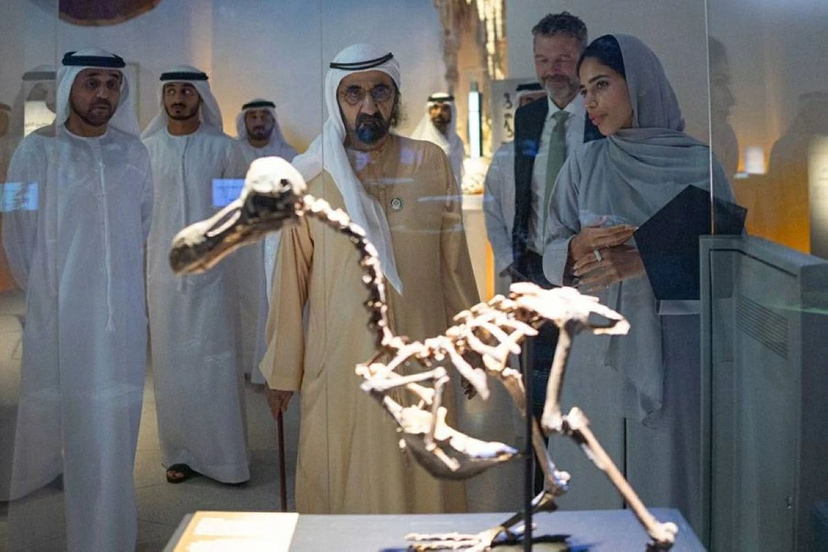  محمد بن راشد خلال زيارته المتحف 