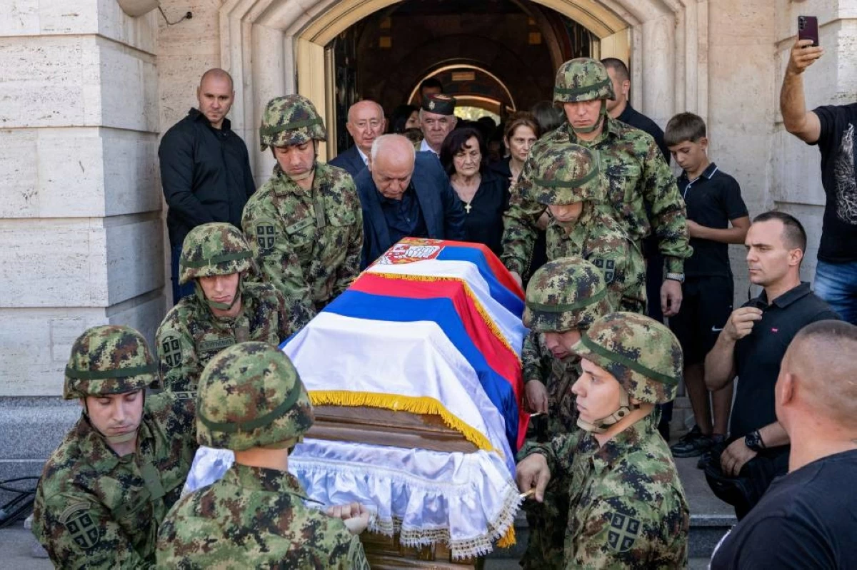 فون دير لاين تنتقد الحشود في جنازة ملاديتش المدان بجرائم حرب