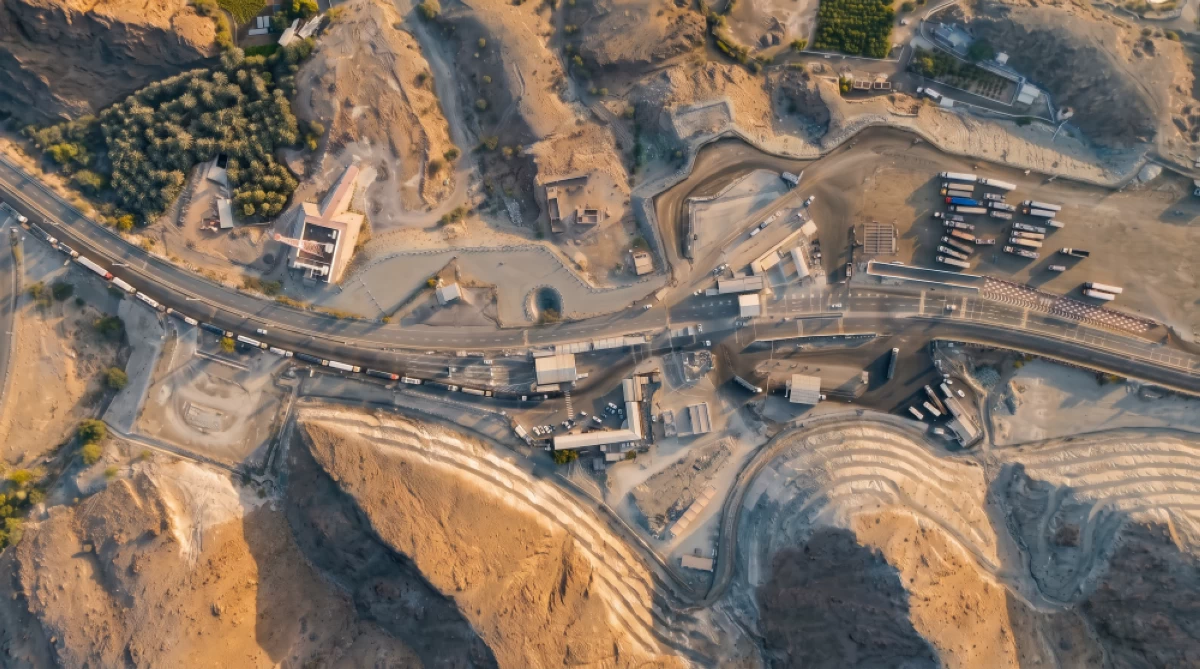 منفذ حتا يرسّخ مكانة دبي بوابة عالمية للتجارة