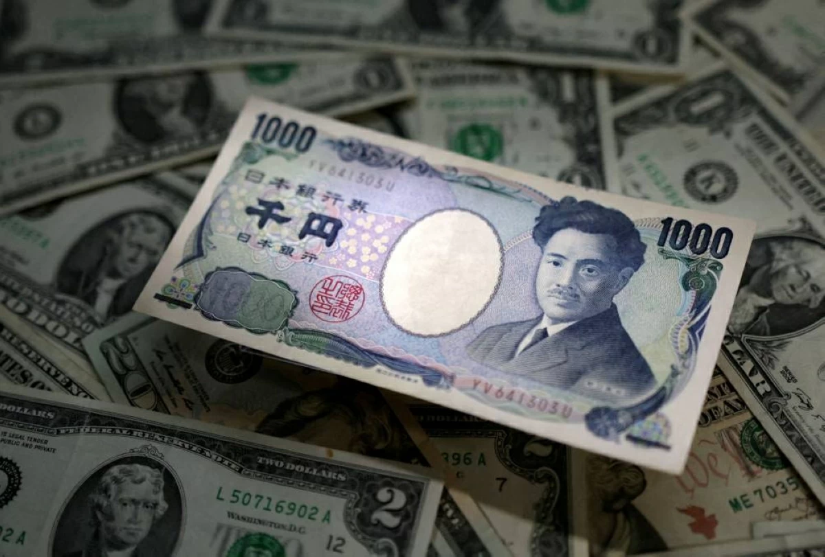 FILE PHOTO: Japanese Yen and U.S. dollar banknotes are seen in this illustration taken March 10, 2023. REUTERS/Dado Ruvic/Illustration/File Photo