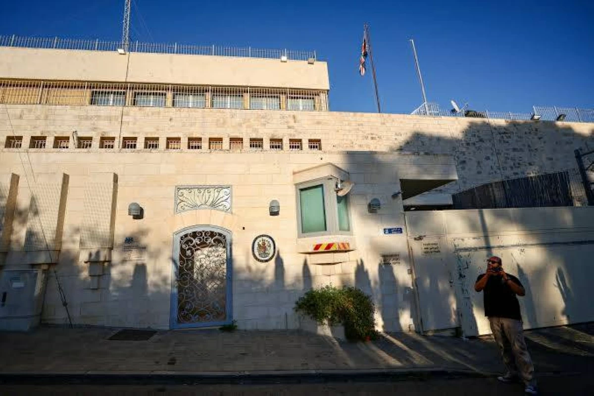 بعد قرابة قرنين.. إسرائيل تغلق القنصلية البريطانية في القدس.. ولندن: لم نخَفْ الرد