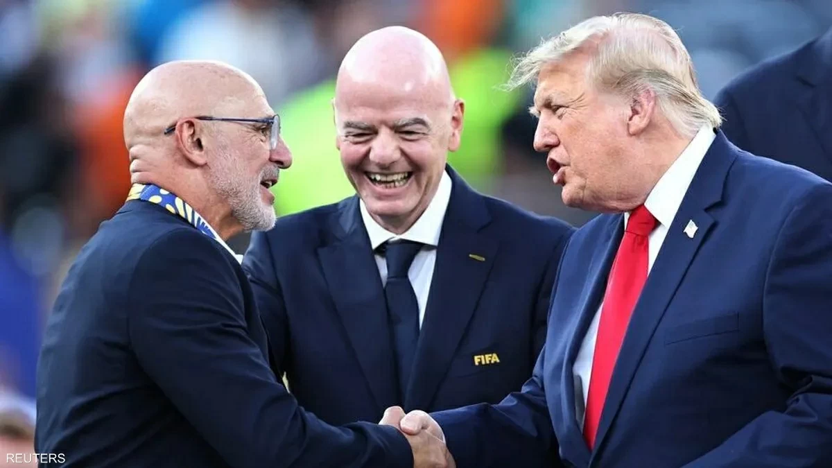 مدرب إسبانيا يكشف ماذا قال ترامب عند التتويج بكأس العالم؟