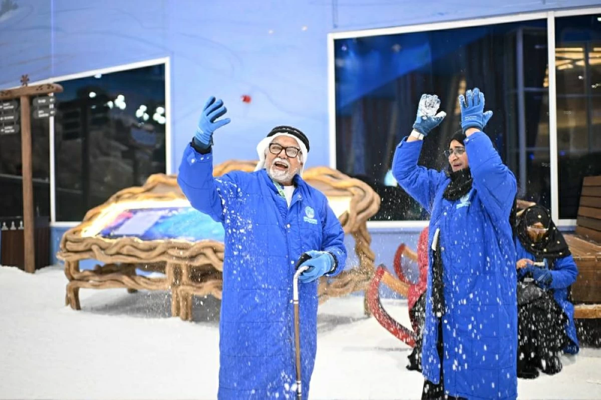 كبار المواطنين يشاركون في الرحلة